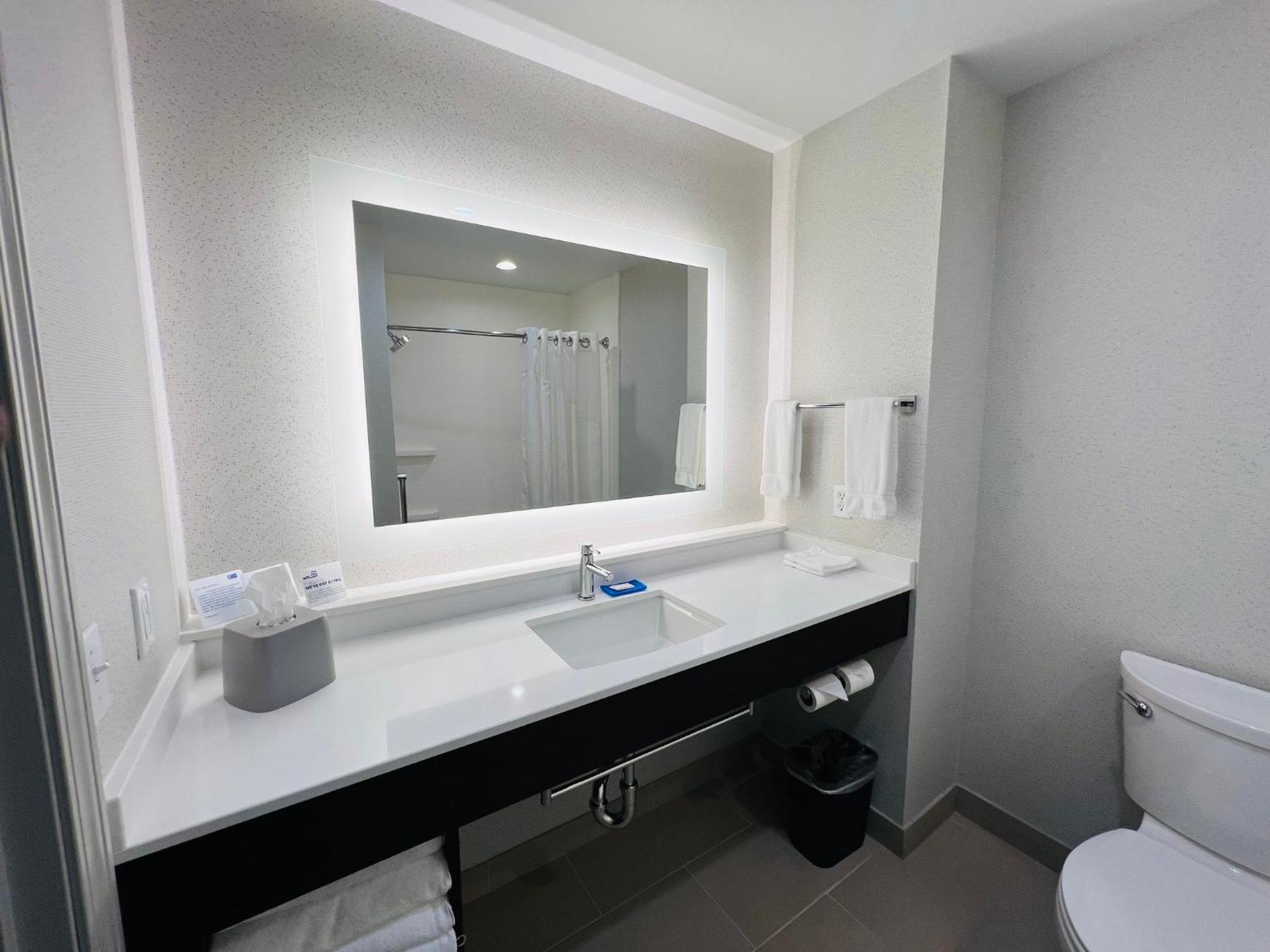 Holiday Inn Express & Suites Salinas By Ihg Buitenkant foto