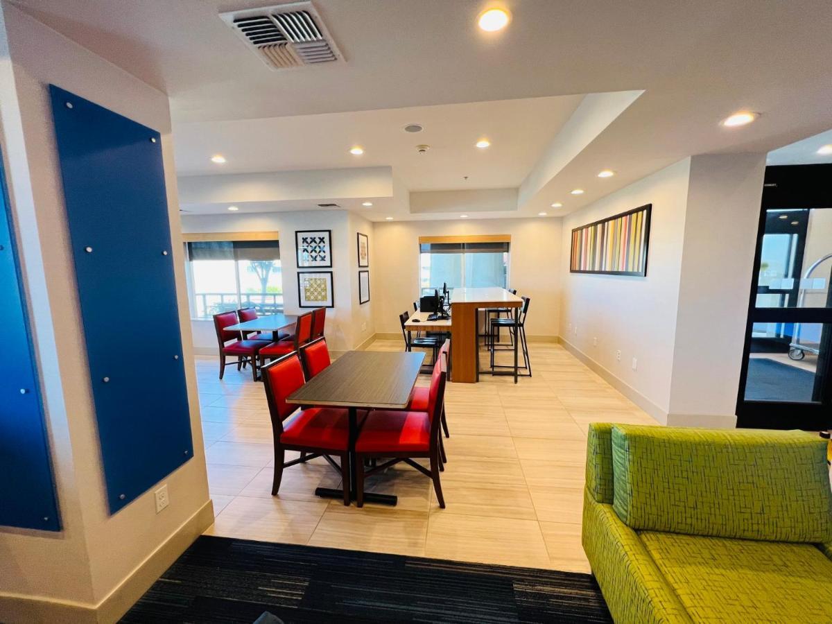 Holiday Inn Express & Suites Salinas By Ihg Buitenkant foto