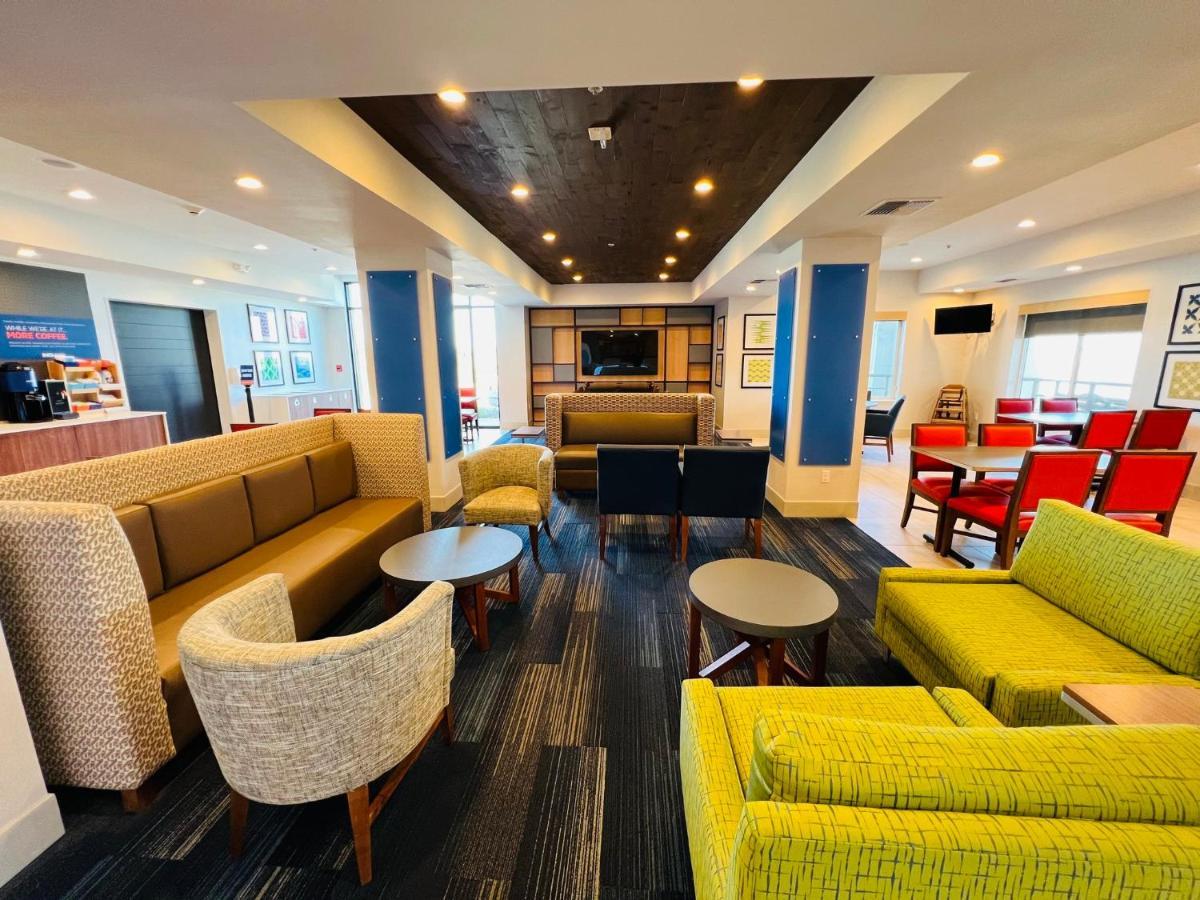 Holiday Inn Express & Suites Salinas By Ihg Buitenkant foto