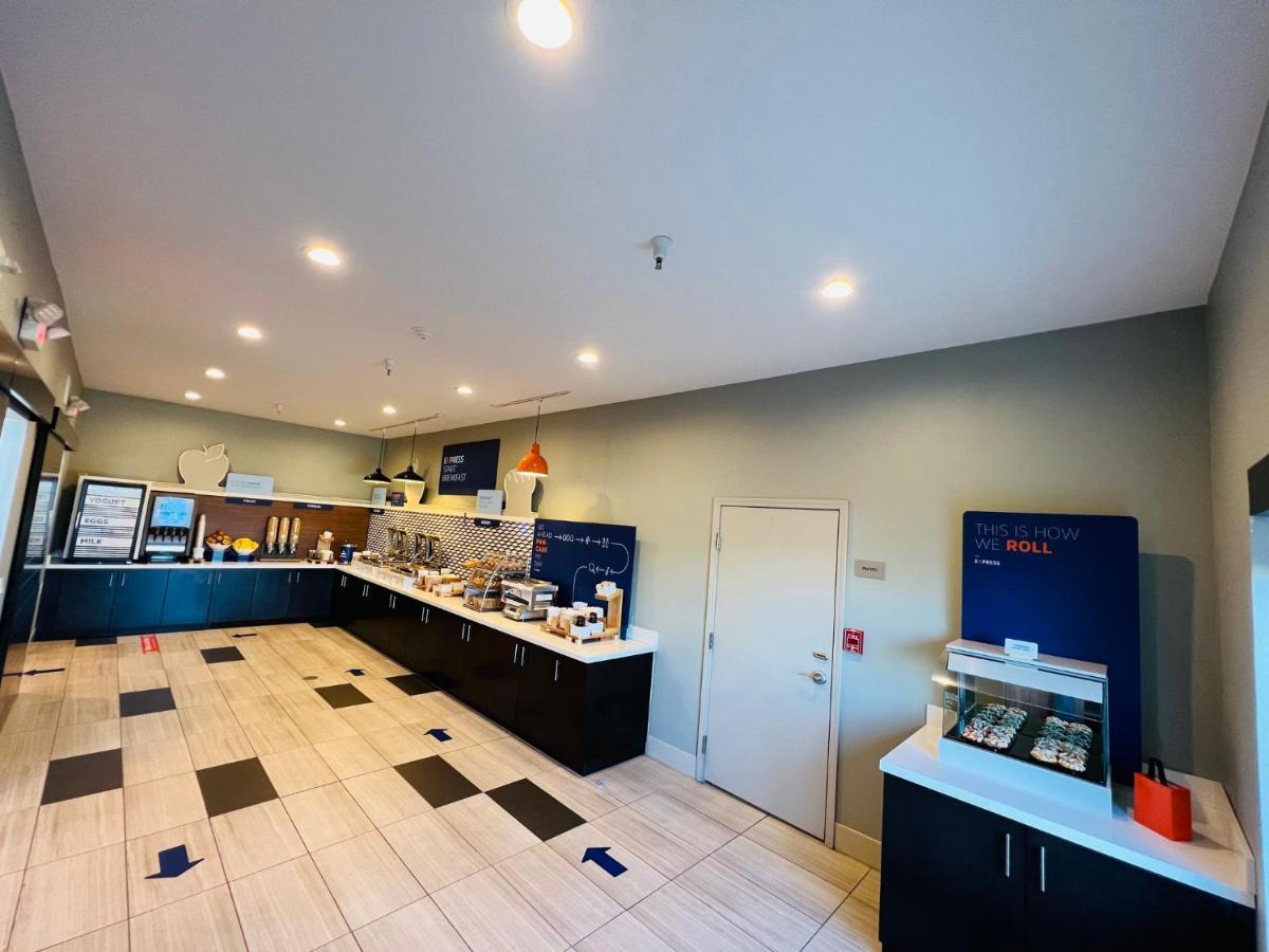 Holiday Inn Express & Suites Salinas By Ihg Buitenkant foto