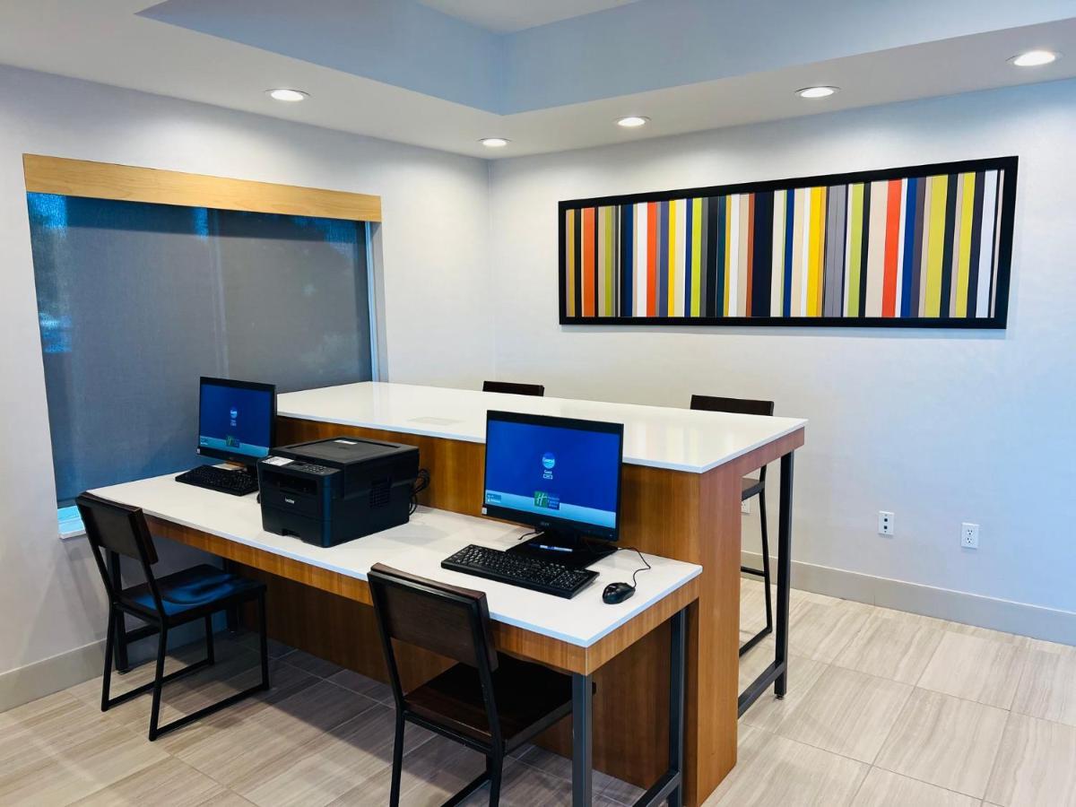 Holiday Inn Express & Suites Salinas By Ihg Buitenkant foto