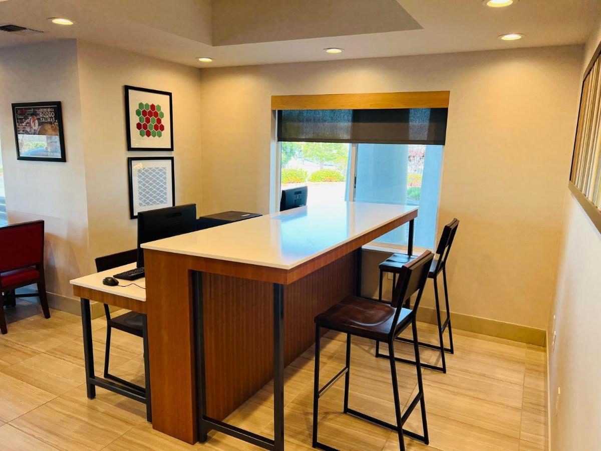 Holiday Inn Express & Suites Salinas By Ihg Buitenkant foto